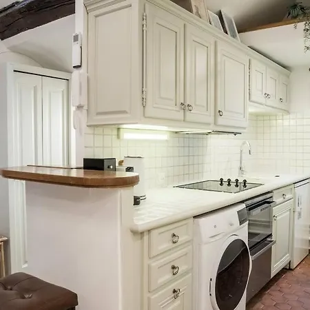 Spacious In Hyper Center - Smart Tv & Wifi - 4p Lägenhet *