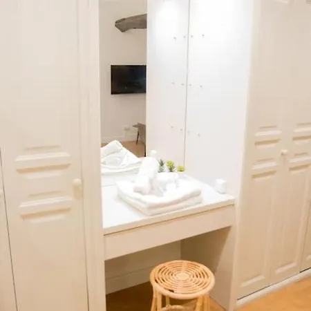 Spacious In Hyper Center - Smart Tv & Wifi - 4p Lägenhet *